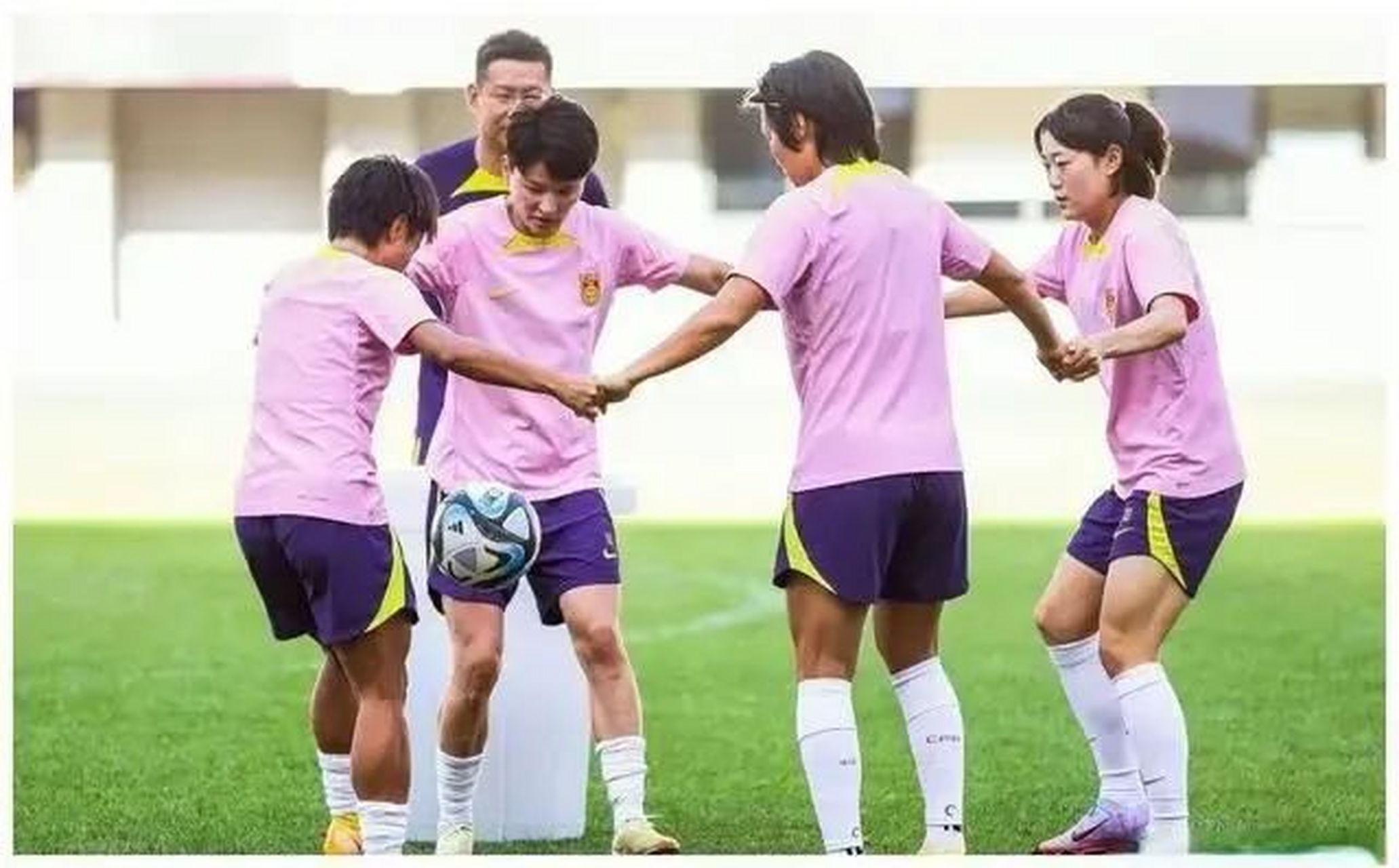 开云体育官网app下载-哥伦比亚女足队球员在当地小学举办慈善活动的简单介绍