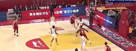 锋线球员遭重伤，球队提前调整阵容