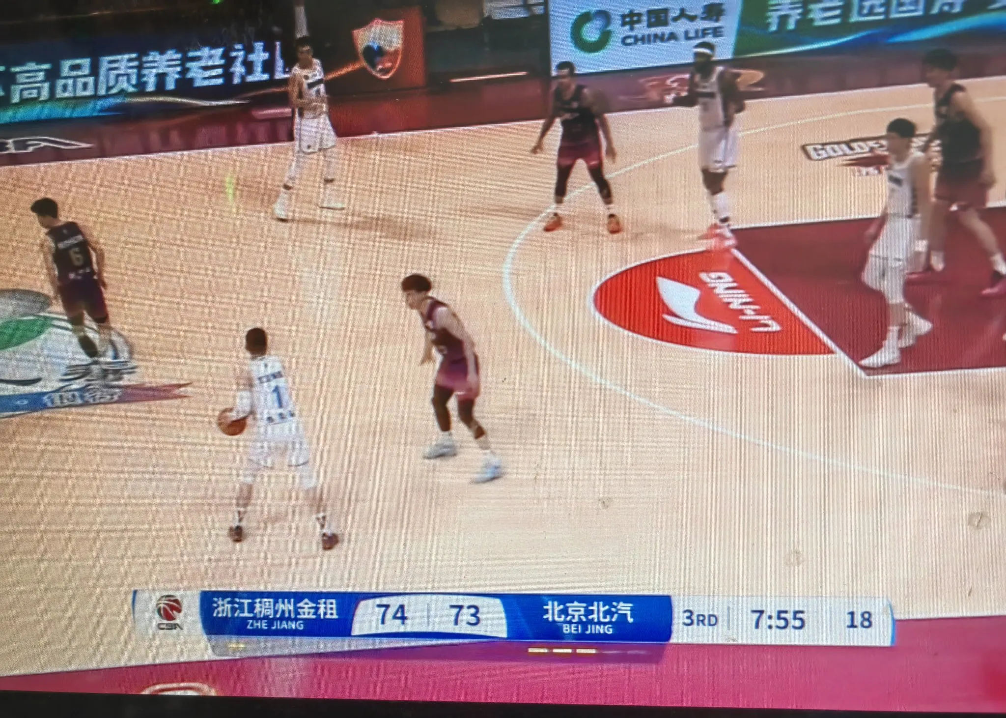 开云官方下载-比赛中球员智慧判断让对手应接不暇