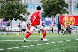 足球赛事中的精彩瞬间令人难忘